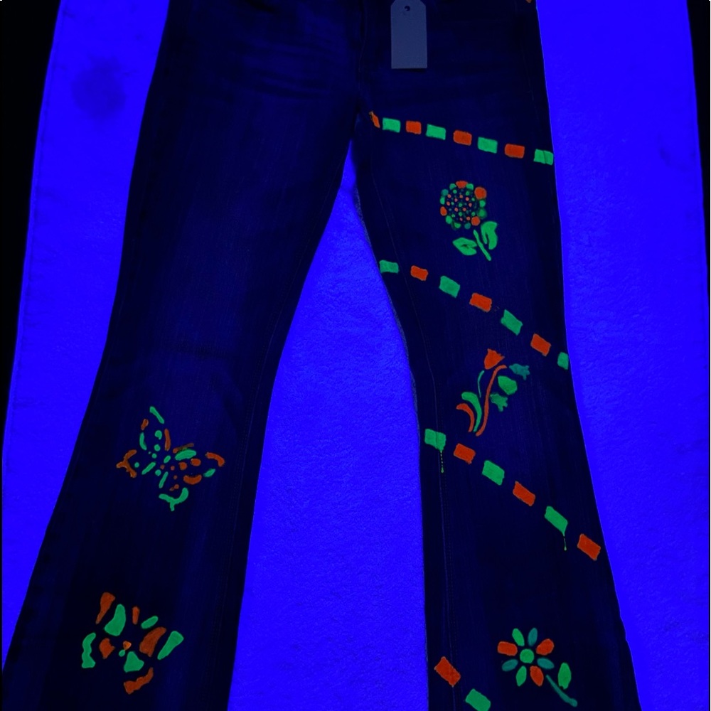 AMERICAN EAGLE STRETCH BUT CUT GLOW-IN-THE-DARK DESIGNED JEANS